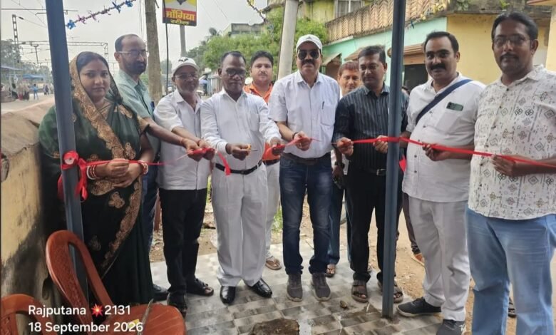 पाकुड़ रेलवे परिसर में ATVM मशीन का शुभारंभ, यात्रियों को मिली बड़ी सुविधा पाकुड़ रेलवे परिसर में ATVM मशीन का शुभारंभ, यात्रियों को मिली बड़ी सुविधा