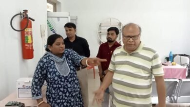 सदर अस्पताल पाकुड़ का सिविल सर्जन ने किया निरीक्षण, फिजियोथेरेपी रूम में एसी लगाने का निर्देश