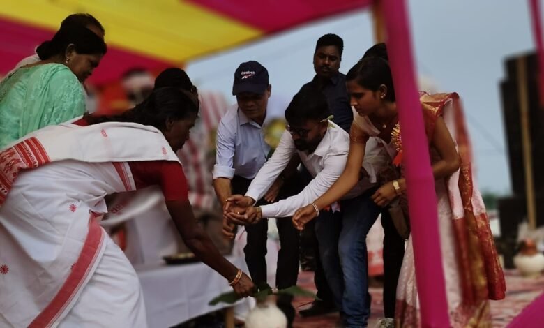 करम पूर्व संध्या पर टाना भगत इंटर कॉलेज में भव्य सांस्कृतिक आयोजन, मंत्री चमरा लिंडा ने दिया संस्कृति संरक्षण का संदेश करम पूर्व संध्या पर टाना भगत इंटर कॉलेज में भव्य सांस्कृतिक आयोजन, मंत्री चमरा लिंडा ने दिया संस्कृति संरक्षण का संदेश