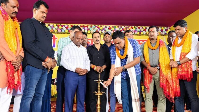 साड़म-होसिर गणेश महोत्सव के छठे दिन भव्य जागरण, पूर्व विधायक डॉ. लंबोदर महतो रहे मुख्य अतिथि