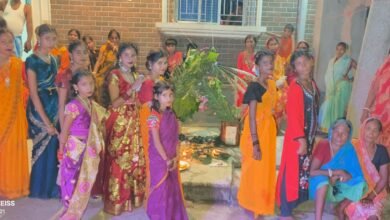 मयूरकोला में करमा पर्व की धूम, पारंपरिक गीतों और भक्ति में डूबा गांव मयूरकोला में करमा पर्व की धूम, पारंपरिक गीतों और भक्ति में डूबा गांव