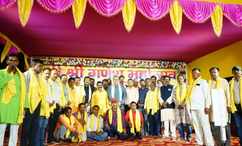 Gomiya news:श्री गणेश महोत्सव साड़म–होसिर का भव्य समापन, बीडीओ महादेव कुमार महतो सहित कई गणमान्य रहे मौजूद