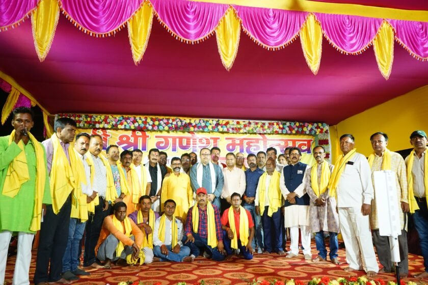 Gomiya news:श्री गणेश महोत्सव साड़म–होसिर का भव्य समापन, बीडीओ महादेव कुमार महतो सहित कई गणमान्य रहे मौजूद