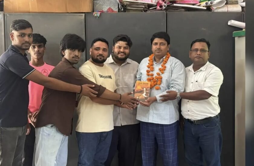 पाकुड़ में एबीवीपी कार्यकर्ताओं ने किया सम्मान समारोह, डॉ. मनोहर कुमार को सीनेट सदस्य मनोनीत होने पर दी बधाई