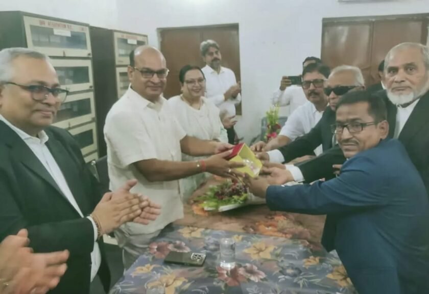 राजमहल में अधिवक्ता संघ द्वारा विदाई समारोह, जिला जज अखिल कुमार को दी गई भावभीनी विदाई
