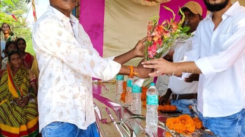 चकला में आजसू का करम मिलन समारोह: सांस्कृतिक एकता और भाईचारे का दिया संदेश,महिलाओं को मिली साड़ी