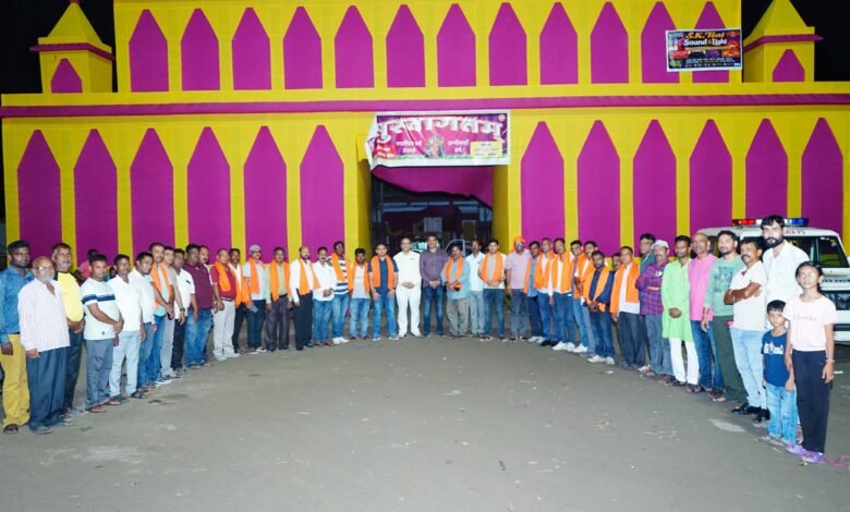 गणेश महोत्सव के सफल संचालन पर पत्रकारों व प्रशासनिक अधिकारियों को किया सम्मानित