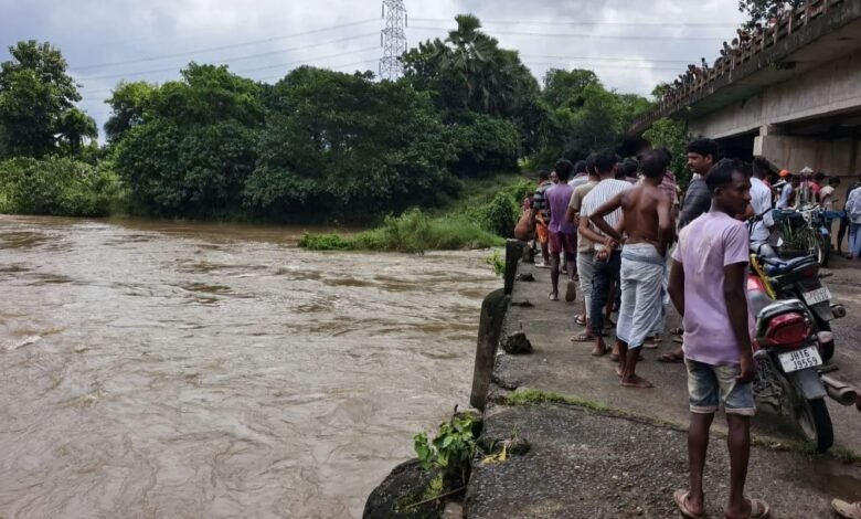 करमा पर्व के दौरान 10 वर्षीय बच्चा लापता,पुलिस जांच में जुटी:हिरासत में लिए गए व्यक्ति से पूछताछ जारी करमा पर्व के दौरान 10 वर्षीय बच्चा लापता,पुलिस जांच में जुटी:हिरासत में लिए गए व्यक्ति से पूछताछ जारी