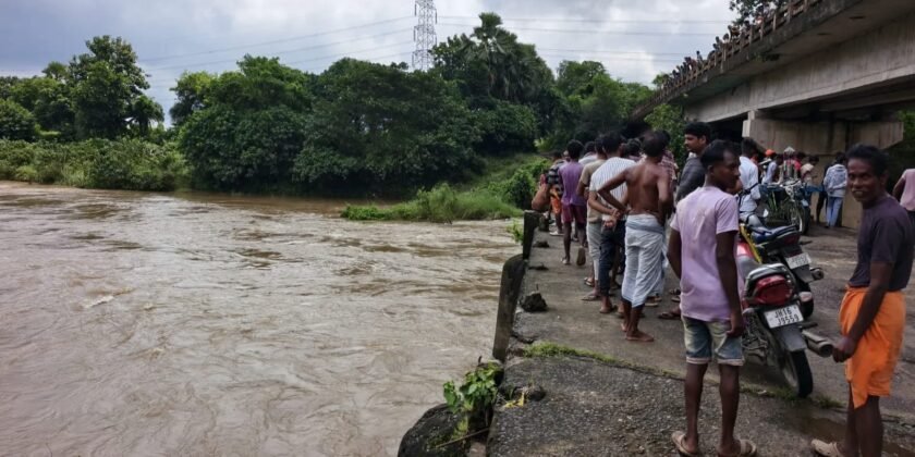 करमा पर्व के दौरान 10 वर्षीय बच्चा लापता,पुलिस जांच में जुटी:हिरासत में लिए गए व्यक्ति से पूछताछ जारी करमा पर्व के दौरान 10 वर्षीय बच्चा लापता,पुलिस जांच में जुटी:हिरासत में लिए गए व्यक्ति से पूछताछ जारी