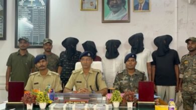 एनसीबी अधिकारी बन 31.90 लाख की लूट,चतरा पुलिस ने 5 आरोपियों को दबोचा एनसीबी अधिकारी बन 31.90 लाख की लूट,चतरा पुलिस ने 5 आरोपियों को दबोचा