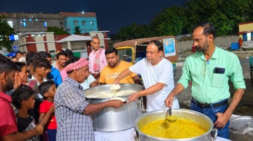 पाकुड़:रेलवे स्टेशन परिसर में 4 साल से चल रहा निःशुल्क भोजन वितरण बंद, आरपीएफ ने बिना अनुमति पर लगाई रोक