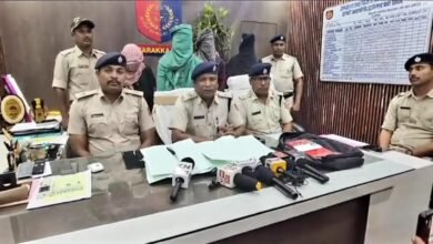 फरक्का में 980 ग्राम हेरोइन के साथ चार तस्कर गिरफ्तार,कीमत दो करोड़ से अधिक फरक्का में 980 ग्राम हेरोइन के साथ चार तस्कर गिरफ्तार,कीमत दो करोड़ से अधिक
