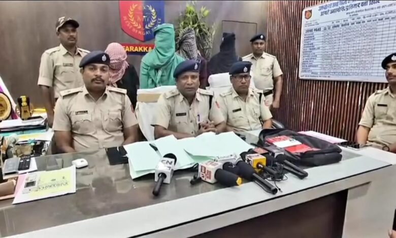 फरक्का में 980 ग्राम हेरोइन के साथ चार तस्कर गिरफ्तार,कीमत दो करोड़ से अधिक फरक्का में 980 ग्राम हेरोइन के साथ चार तस्कर गिरफ्तार,कीमत दो करोड़ से अधिक
