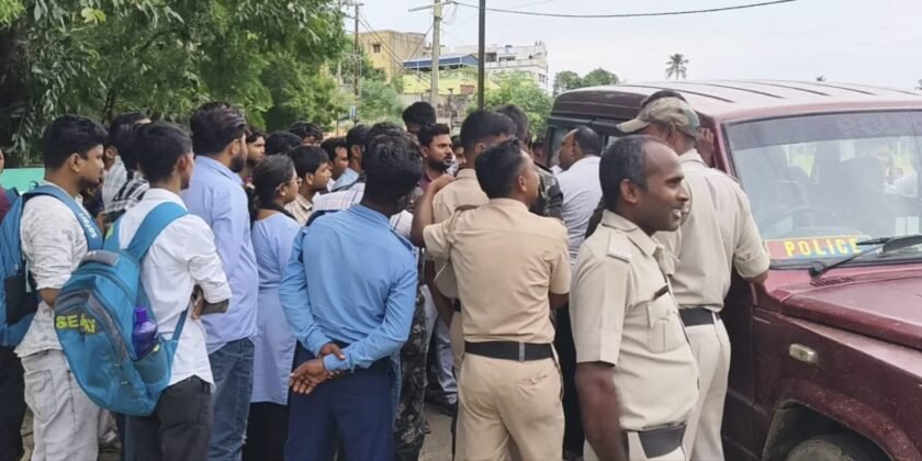नलहाटी पॉलिटेक्निक कॉलेज में परीक्षा के बाद हंगामा, शारीरिक तलाशी पर परीक्षार्थियों ने उठाए सवाल