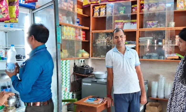 पाकुड़ में खाद्य सुरक्षा विभाग की बड़ी कार्रवाई, पनीर-समोसे और किराना दुकानों की सघन जांच