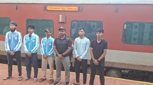 नेशनल क्रिकेट टूर्नामेंट अंडर - 19 में भाग लेने के लिए खिलाड़ियों का जत्था टाटानगर से पठानकोट के लिए हुआ रवाना