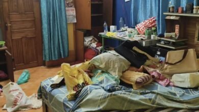 नलहटी में दिनदहाड़े बड़ी चोरी,लाखों के जेवरात व सामान पर चोरों ने किया हाथ साफ नलहटी में दिनदहाड़े बड़ी चोरी,लाखों के जेवरात व सामान पर चोरों ने किया हाथ साफ
