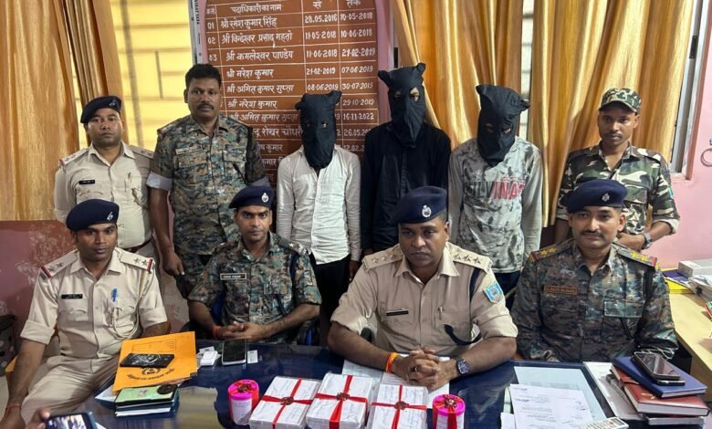 लातेहार पुलिस की बड़ी सफलता: 24 घंटे में नाबालिग अपहरण व हत्या कांड का खुलासा, तीन आरोपी गिरफ्तार लातेहार पुलिस की बड़ी सफलता: 24 घंटे में नाबालिग अपहरण व हत्या कांड का खुलासा, तीन आरोपी गिरफ्तार