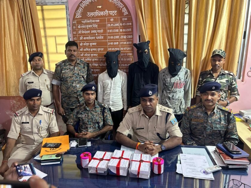 लातेहार पुलिस की बड़ी सफलता: 24 घंटे में नाबालिग अपहरण व हत्या कांड का खुलासा, तीन आरोपी गिरफ्तार लातेहार पुलिस की बड़ी सफलता: 24 घंटे में नाबालिग अपहरण व हत्या कांड का खुलासा, तीन आरोपी गिरफ्तार