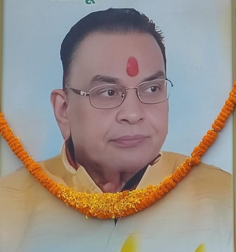 माधव लाल सिंह के परिजनों को सौंपा गया शोक पुस्तिका, बिहार विधान परिषद ने दी श्रद्धांजलि