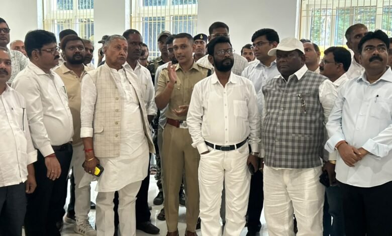 लातेहार:आधुनिक CCR भवन का उद्घाटन, सुरक्षा और प्रशासनिक समन्वय को मिलेगी नई मजबूती लातेहार:आधुनिक CCR भवन का उद्घाटन, सुरक्षा और प्रशासनिक समन्वय को मिलेगी नई मजबूती