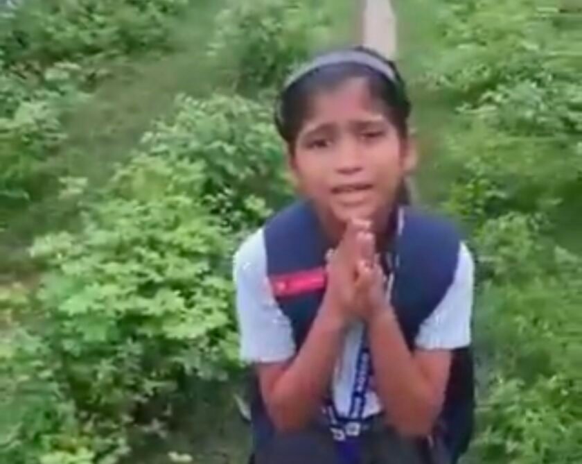 सीतापुर में छात्रा की DM से गुहार का वीडियो वायरल: “प्लीज सर, लाइट दिला दीजिए… नहीं तो कैसे पढ़ें?” सीतापुर में छात्रा की DM से गुहार का वीडियो वायरल: “प्लीज सर, लाइट दिला दीजिए… नहीं तो कैसे पढ़ें?”