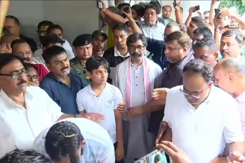मंत्री सुदिव्य कुमार के आकस्मिक निधन पर मुख्यमंत्री ने किया अंतिम दर्शन, दी श्रद्धांजलि मंत्री सुदिव्य कुमार के आकस्मिक निधन पर मुख्यमंत्री ने किया अंतिम दर्शन, दी श्रद्धांजलि