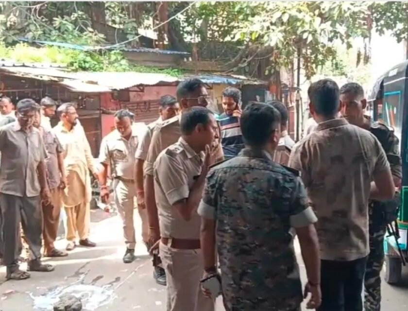 धनबाद वासेपुर में दिनदहाड़े फायरिंग, गैंगस्टर के भाई समेत 3 लोग घायल धनबाद वासेपुर में दिनदहाड़े फायरिंग, गैंगस्टर के भाई समेत 3 लोग घायल