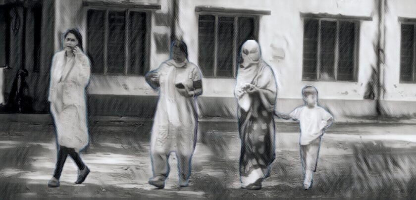 Farakka News: सीमा पार करते पकड़ी गई महिला,फेसबुक प्रेमी से मिलने आई थी भारत Farakka News: सीमा पार करते पकड़ी गई महिला,फेसबुक प्रेमी से मिलने आई थी भारत