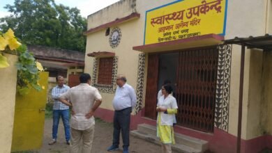 झिकरहट्टी के स्वास्थ्य केंद्रों में सिविल सर्जन का औचक निरीक्षण,व्यवस्थाओं का लिया जायजा