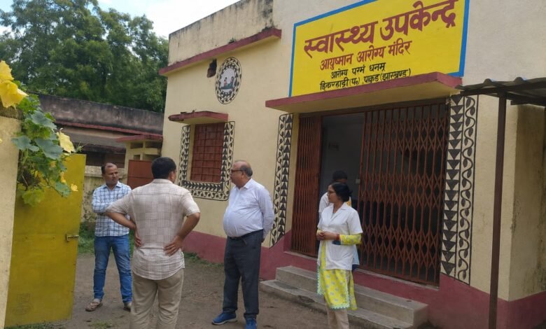 झिकरहट्टी के स्वास्थ्य केंद्रों में सिविल सर्जन का औचक निरीक्षण,व्यवस्थाओं का लिया जायजा झिकरहट्टी के स्वास्थ्य केंद्रों में सिविल सर्जन का औचक निरीक्षण,व्यवस्थाओं का लिया जायजा