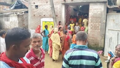 19 वर्षीय युवक ने घर में फांसी लगाकर की आत्महत्या, परिजनों में मचा कोहराम 19 वर्षीय युवक ने घर में फांसी लगाकर की आत्महत्या, परिजनों में मचा कोहराम