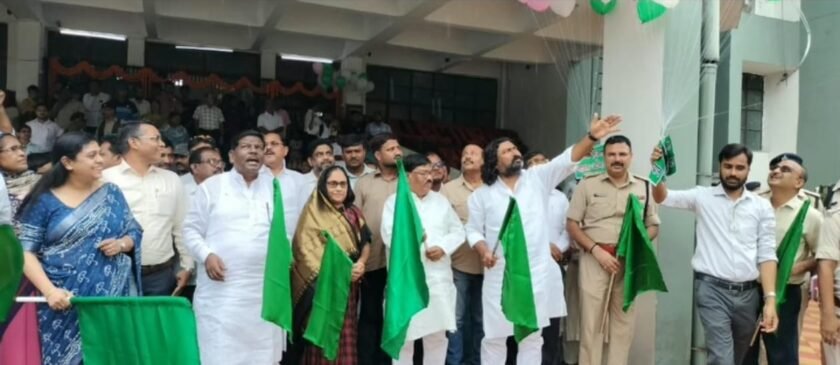 पाकुड़ पुलिस को मिले 18 नई बाइक और 14 बोलेरो, अपराध नियंत्रण व गश्त होगी मजबूत पाकुड़ पुलिस को मिले 18 नई बाइक और 14 बोलेरो, अपराध नियंत्रण व गश्त होगी मजबूत