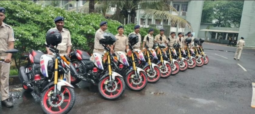 पाकुड़ पुलिस को मिले 18 नई बाइक और 14 बोलेरो, अपराध नियंत्रण व गश्त होगी मजबूत पाकुड़ पुलिस को मिले 18 नई बाइक और 14 बोलेरो, अपराध नियंत्रण व गश्त होगी मजबूत
