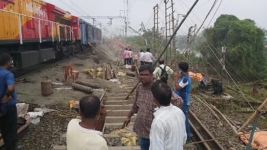 न्यू फरक्का में 24 घंटे में फिर धंसी जमीन, रेल परिचालन प्रभावित न्यू फरक्का में 24 घंटे में फिर धंसी जमीन, रेल परिचालन प्रभावित