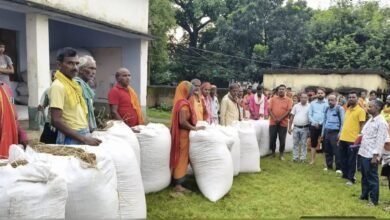 गदाई दियारा में बाढ़ से पशुपालकों के सामने चारे का संकट