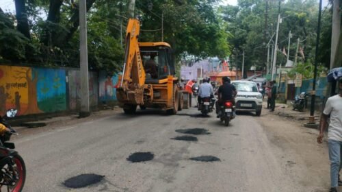 NH-75 को गड्ढामुक्त करने का अभियान तेज,जर्जर हिस्सों की हो रही मरम्मत