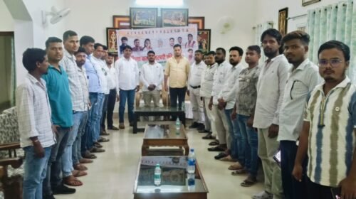 Latehar News:युवा कांग्रेस की बैठक में संगठन मजबूती और आगामी आंदोलन की रणनीति पर मंथन