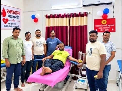 इंसानियत फाउंडेशन ने चार जरूरतमंद मरीजों के लिए कराया रक्तदान