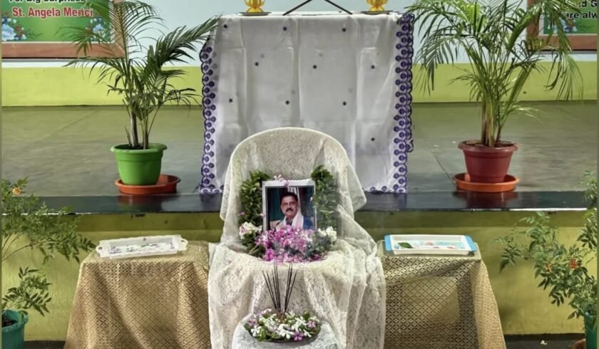 पाकुड़/महेशपुर:उर्सुलाइन कॉलेज में मंत्री सुदिव्य सोनू को श्रद्धांजलि पाकुड़/महेशपुर:उर्सुलाइन कॉलेज में मंत्री सुदिव्य सोनू को श्रद्धांजलि