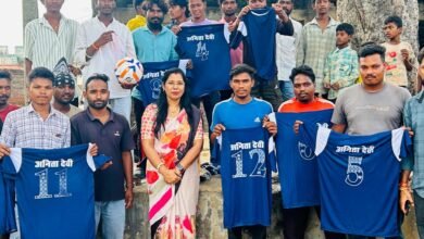 हेमपुर में खेल मैदान की मांग को लेकर युवाओं की बैठक हेमपुर में खेल मैदान की मांग को लेकर युवाओं की बैठक