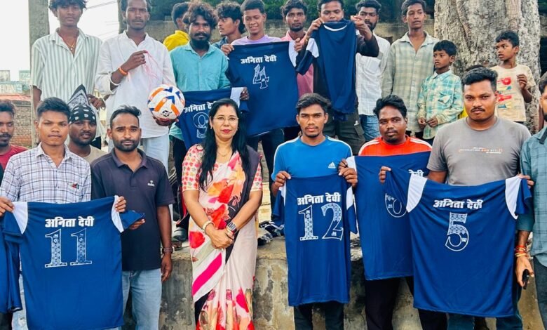 हेमपुर में खेल मैदान की मांग को लेकर युवाओं की बैठक हेमपुर में खेल मैदान की मांग को लेकर युवाओं की बैठक