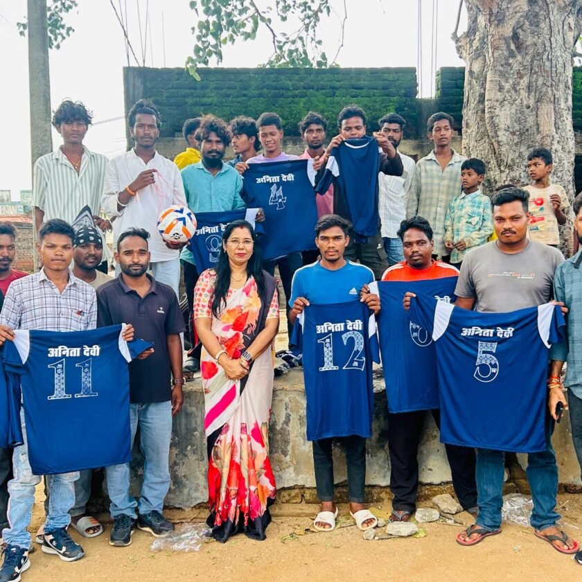 हेमपुर में खेल मैदान की मांग को लेकर युवाओं की बैठक हेमपुर में खेल मैदान की मांग को लेकर युवाओं की बैठक