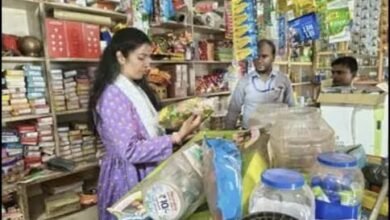 पाकुड़ में खाद्य सुरक्षा विभाग की छापेमारी, एक्सपायरी सामान मिलने पर दुकानदारों पर जुर्माना पाकुड़ में खाद्य सुरक्षा विभाग की छापेमारी, एक्सपायरी सामान मिलने पर दुकानदारों पर जुर्माना