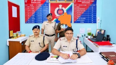 ब्रह्मपुत्र मेल में यात्रियों की जेब से तीन मोबाइल चोरी, आरोपी गिरफ्तार