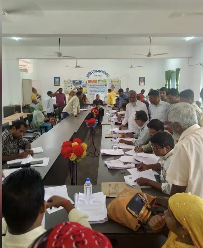SIR-2026: महेशपुर के चार केंद्रों पर मतदाताओं की सुनवाई, दस्तावेजों की हुई जांच SIR-2026: महेशपुर के चार केंद्रों पर मतदाताओं की सुनवाई, दस्तावेजों की हुई जांच