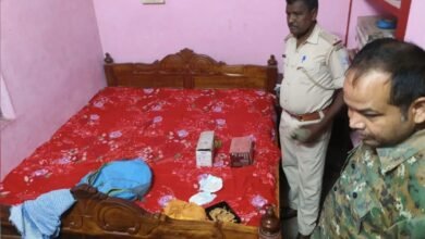 मकान मालिक गया कोलकाता,पीछे से घर में घुसे चोर; लाखों की चोरी मकान मालिक गया कोलकाता,पीछे से घर में घुसे चोर; लाखों की चोरी