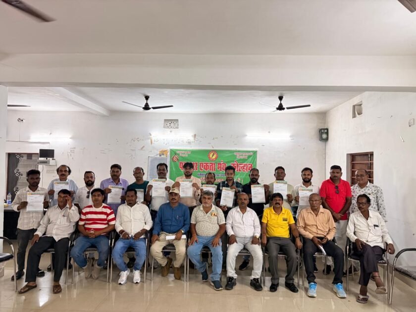 कोल्हान के पत्रकारों का हुआ जुटान ,वर्षगांठ पर कटा केक