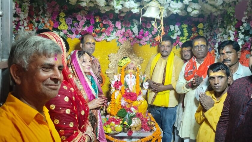 मिर्जाचौकी में धूमधाम से मनाया जा रहा तीन दिवसीय गणेश पूजा महोत्सव मिर्जाचौकी में धूमधाम से मनाया जा रहा तीन दिवसीय गणेश पूजा महोत्सव