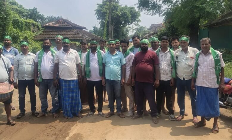 MMDR संशोधन के विरोध में झामुमो ने चलाया जनजागरण अभियान, 19 सितंबर के धरने में जुटने की अपील MMDR संशोधन के विरोध में झामुमो ने चलाया जनजागरण अभियान, 19 सितंबर के धरने में जुटने की अपील